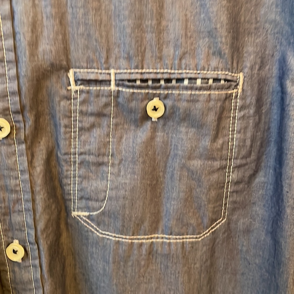 Tommy Bahama Jeans Island Modern Fit Button Down - Picture 3 of 3